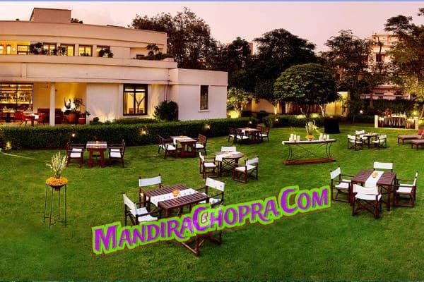 escorts service near hotel the manor new friends colony